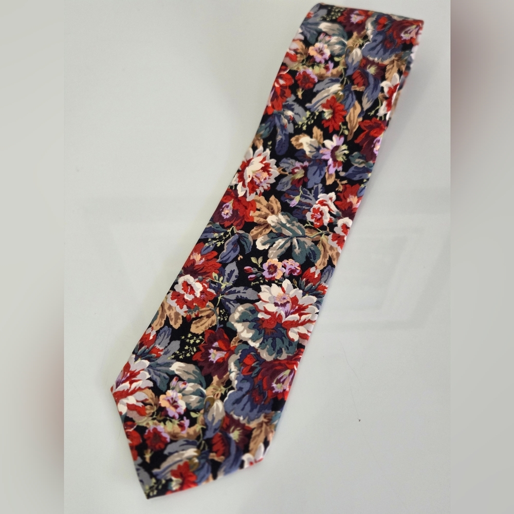 Vibrant Floral Tie by Max Raab